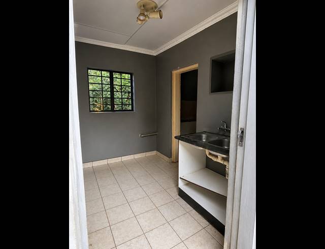 2 BEDROOM HOUSE FOR SALE IN FLORA PARK